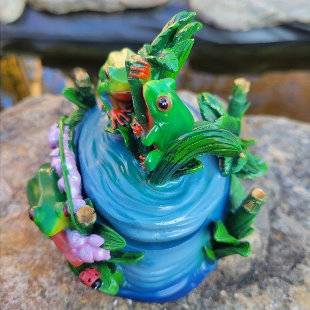 Frog Handpainted Trinket Box‎ - Picture 3 of 12
